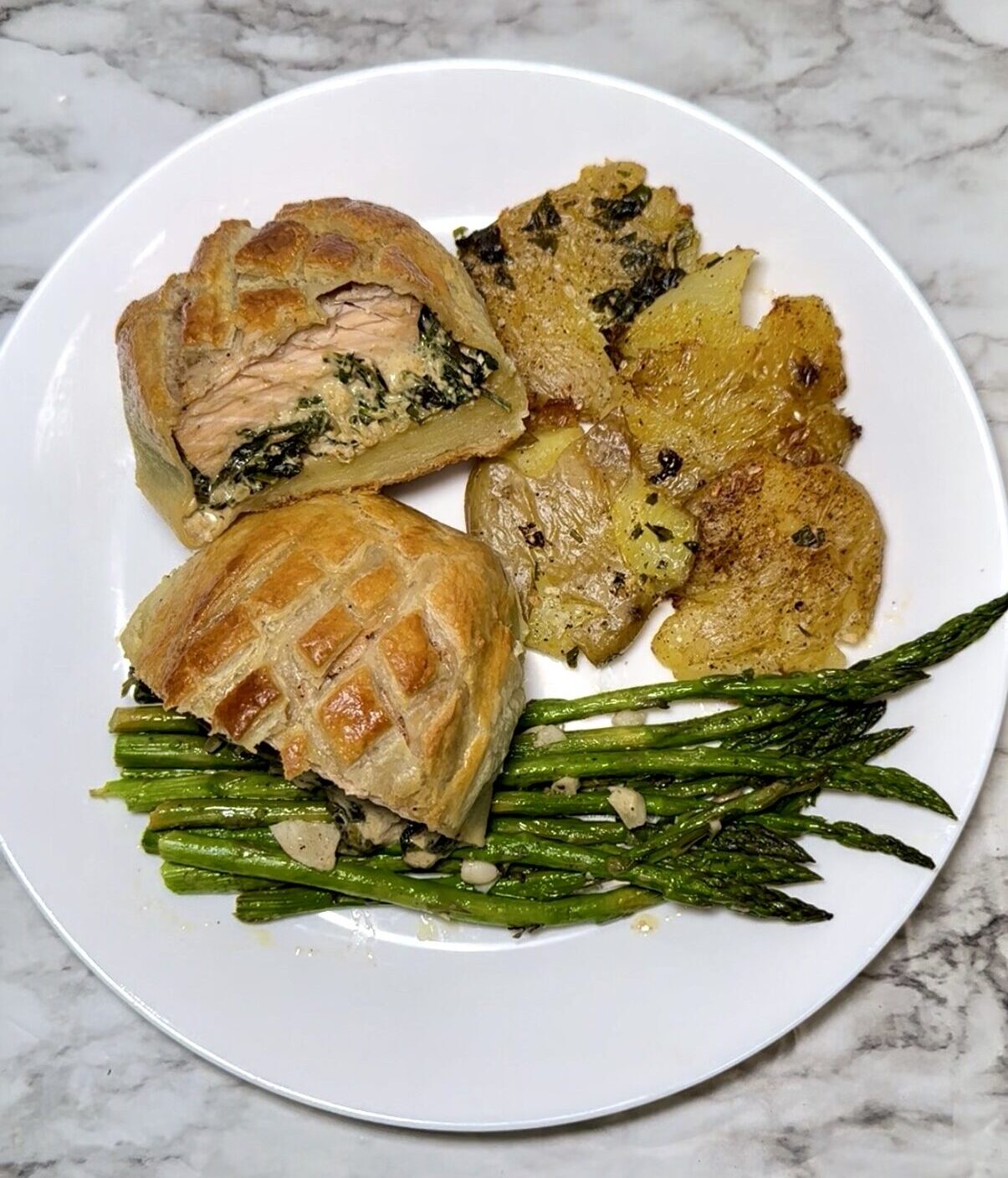 salmon wellington, easy salmon recipe, puff pastry salmon, impressive dinner, homemade wellington, salmon, wellington, dinner ideas, puff pastry